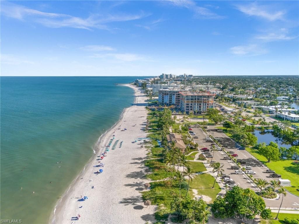 1300 Gulf Shore BLVD N # 109, NAPLES FL 34102-35