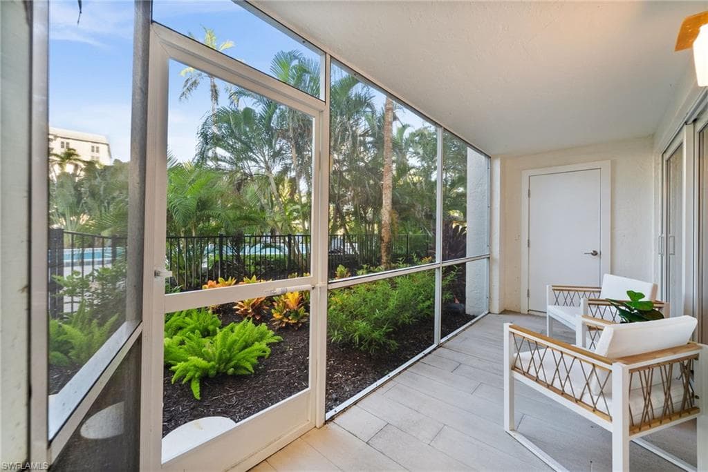 1300 Gulf Shore BLVD N # 109, NAPLES FL 34102-27