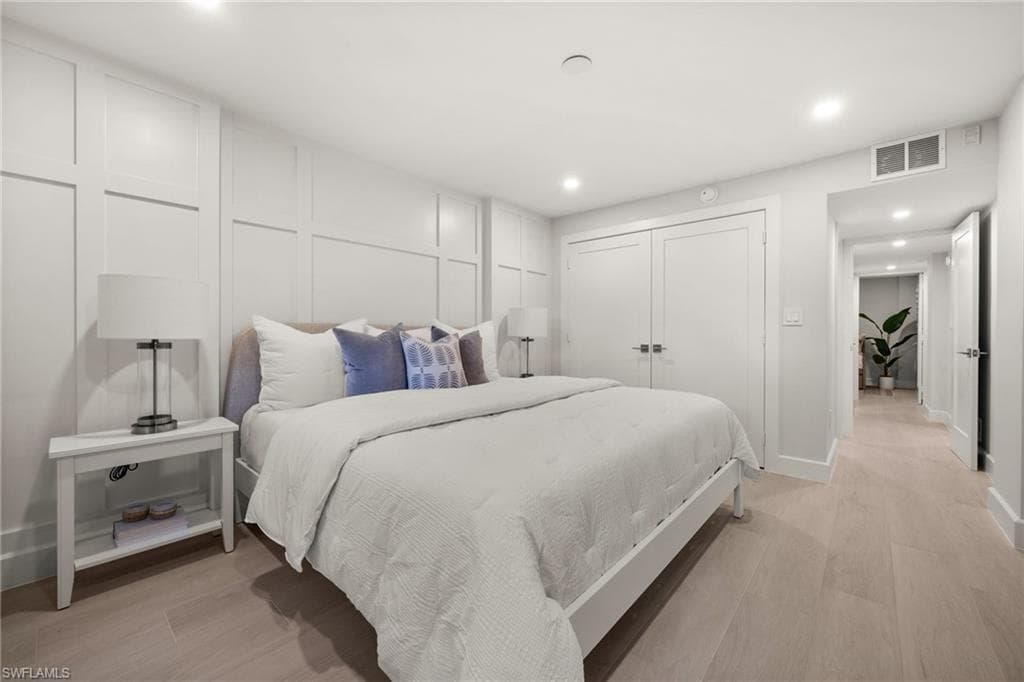 1300 Gulf Shore BLVD N # 109, NAPLES FL 34102-19