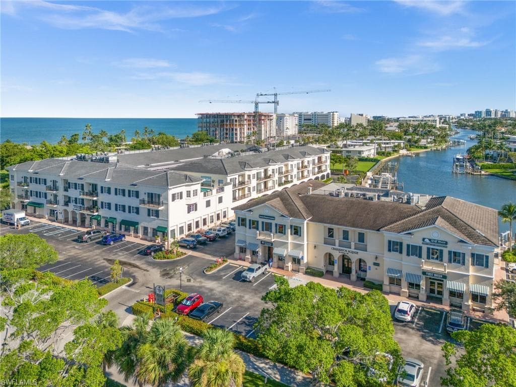 1300 Gulf Shore BLVD N # 109, NAPLES FL 34102-37