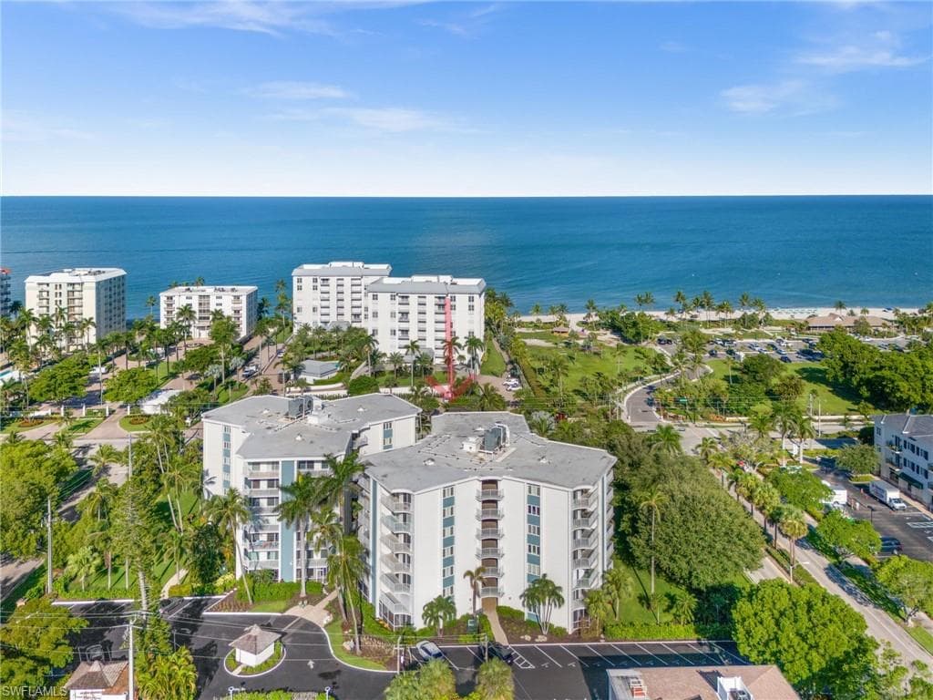 1300 Gulf Shore BLVD N # 109, NAPLES FL 34102-38