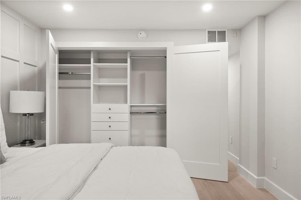 1300 Gulf Shore BLVD N # 109, NAPLES FL 34102-20