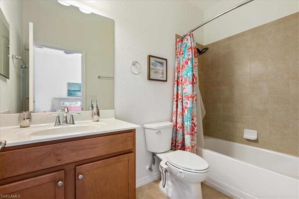 1987 Fairmont LN, NAPLES FL 34120-29