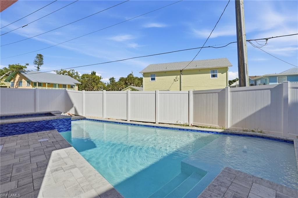 130 Fairweather LN, FORT MYERS BEACH FL 33931-5