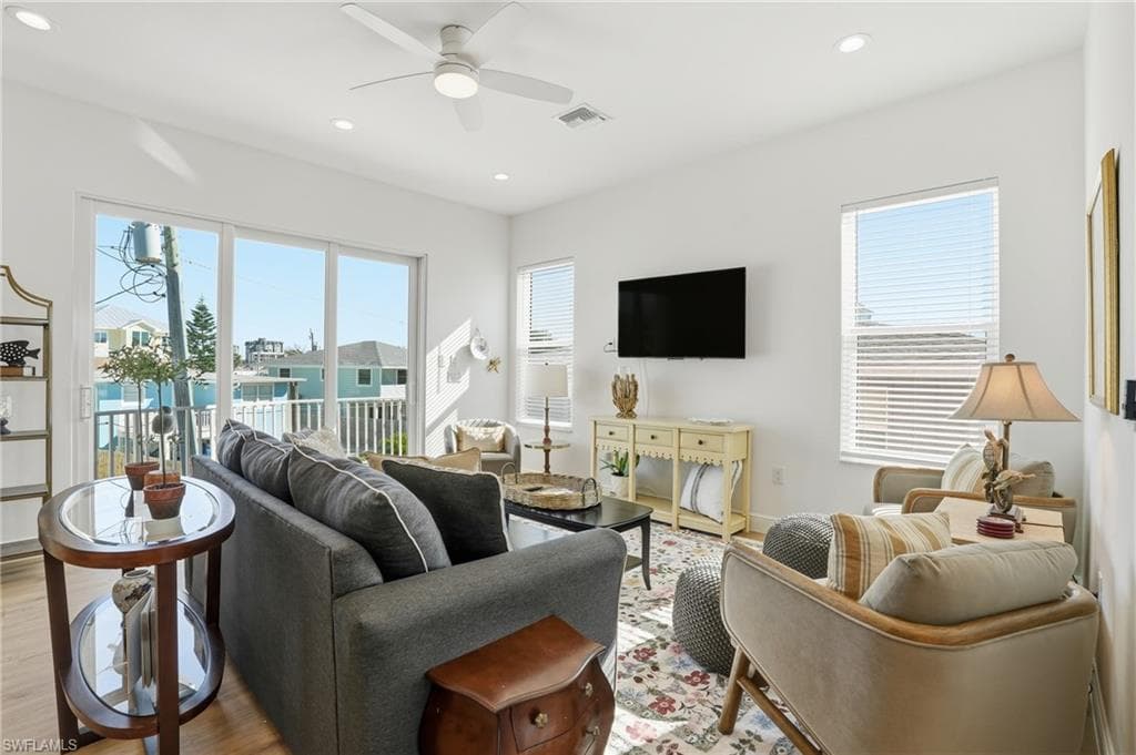 130 Fairweather LN, FORT MYERS BEACH FL 33931-17