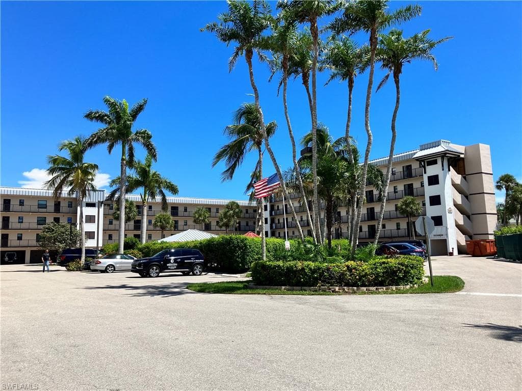 807 River Point DR # 102D, NAPLES FL 34102-28