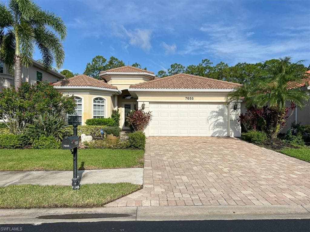7655 Martino CIR, NAPLES FL 34112-32