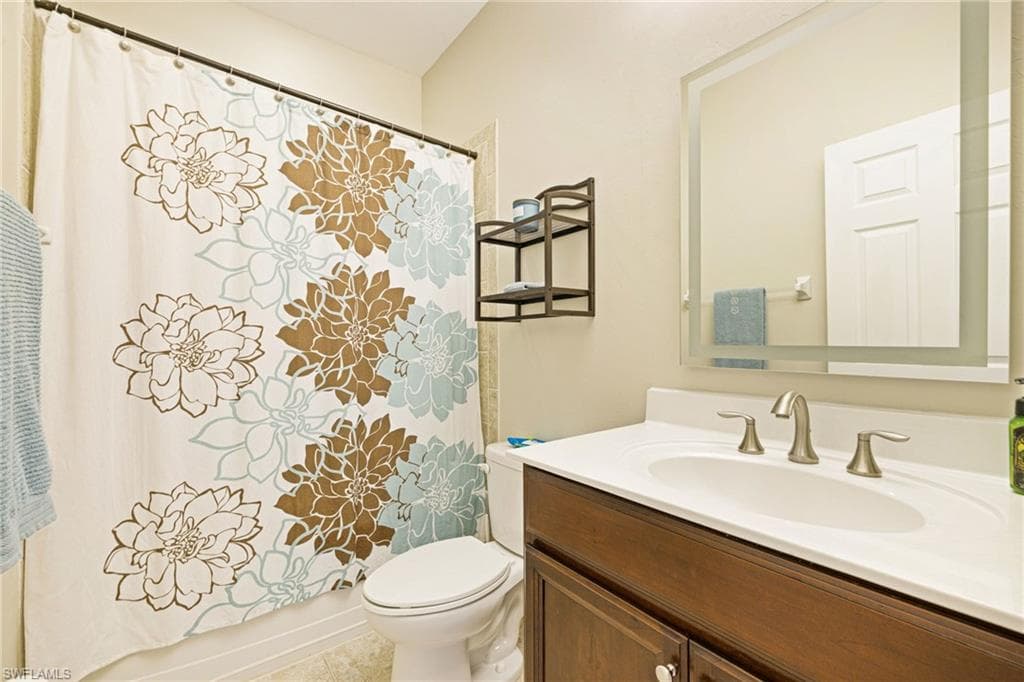 23421 Alamanda DR # 204, ESTERO FL 34135-27