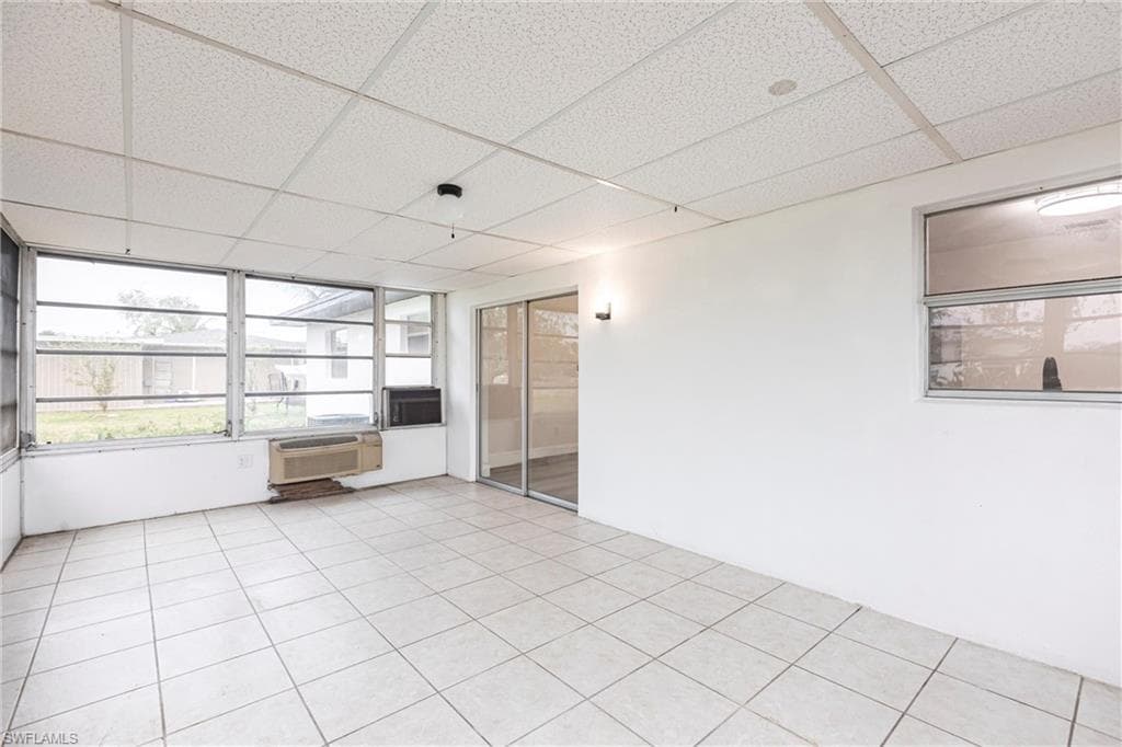 818 Gardenside CT, LEHIGH ACRES FL 33936-22