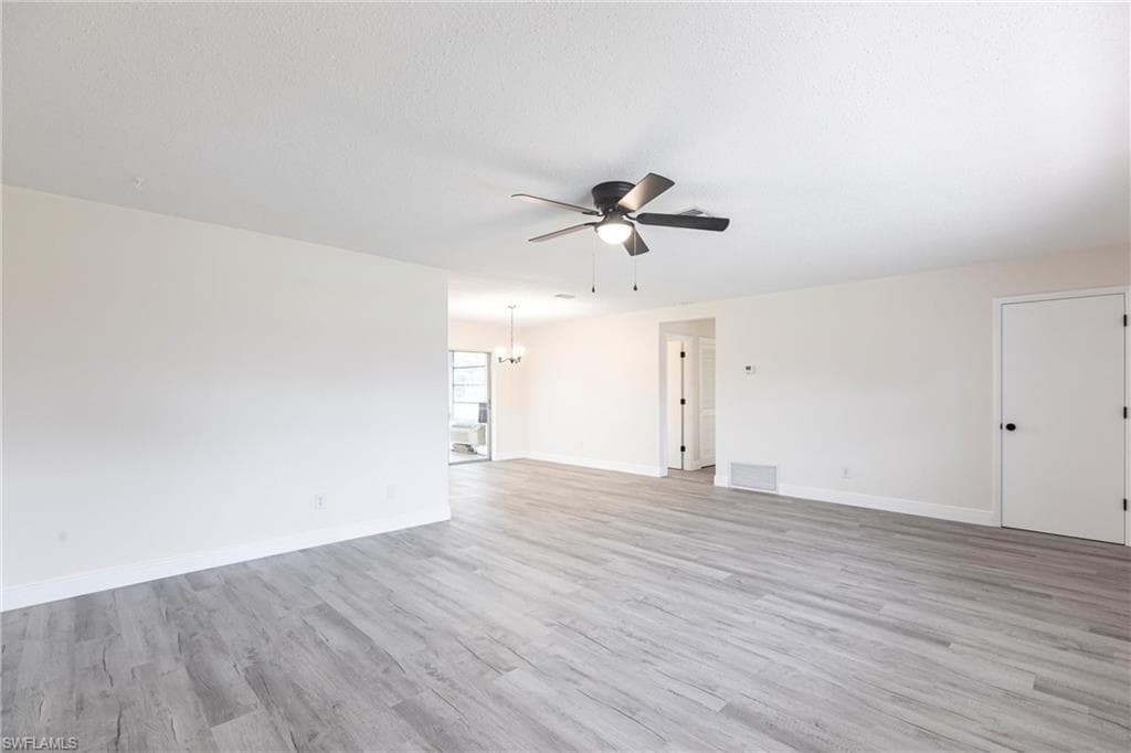 818 Gardenside CT, LEHIGH ACRES FL 33936-5