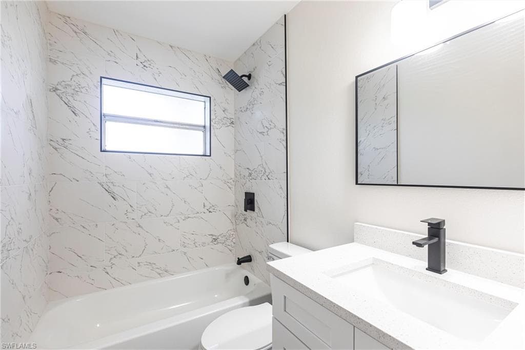 818 Gardenside CT, LEHIGH ACRES FL 33936-17