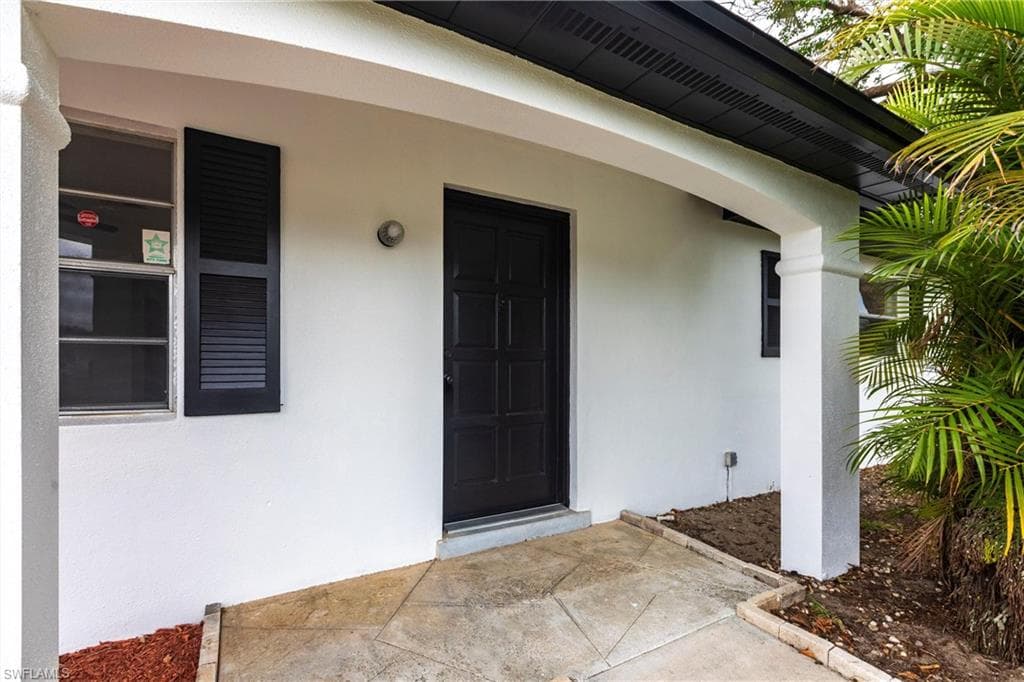 818 Gardenside CT, LEHIGH ACRES FL 33936-3