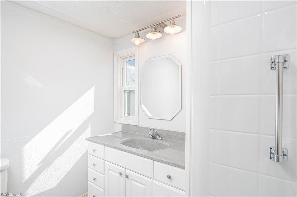 19 Garden DR, FORT MYERS FL 33908-8