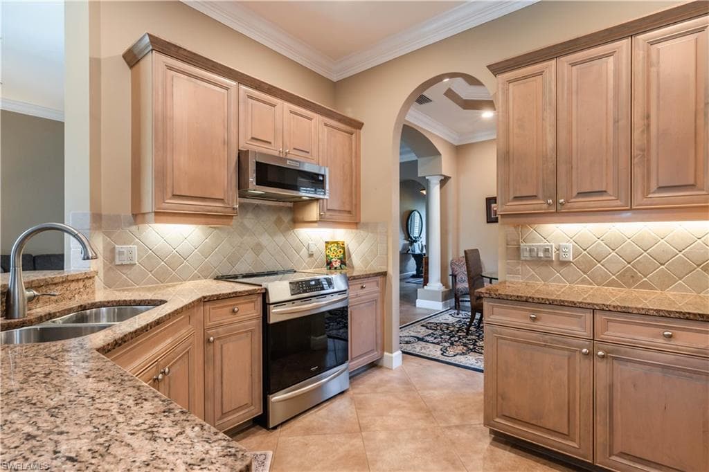 16144 Parque LN, NAPLES FL 34110-12