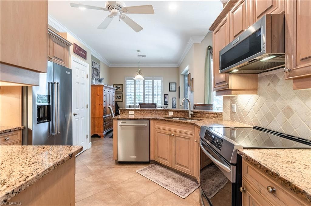 16144 Parque LN, NAPLES FL 34110-15