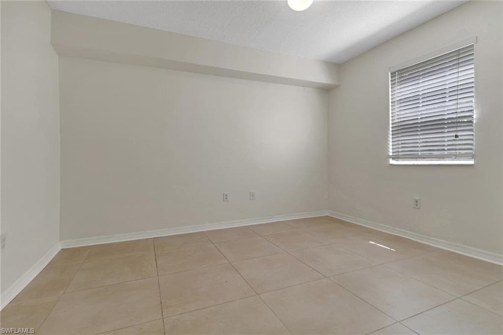 8635 River Homes LN # 107, BONITA SPRINGS FL 34135-23