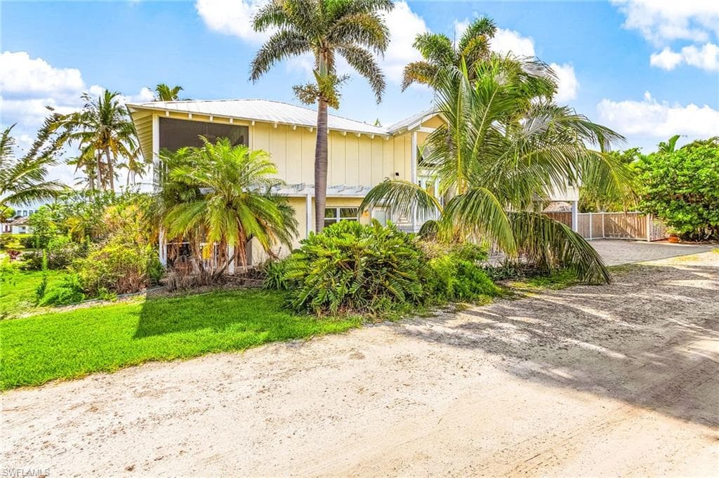 7711 Bocilla LN, BOKEELIA FL 33922-2