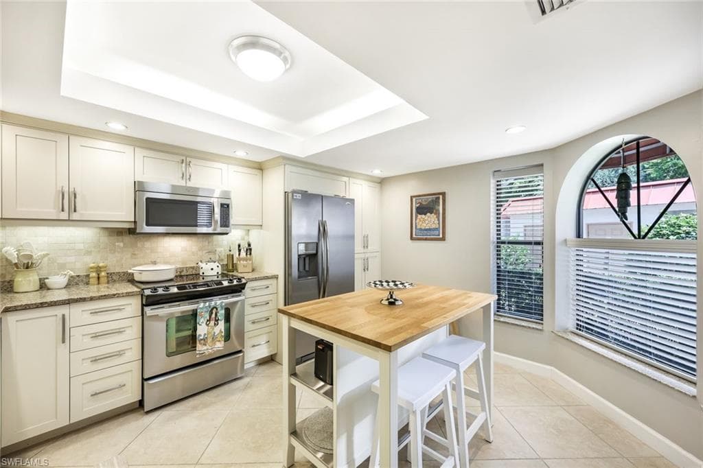 611 Serendipity DR # 611, NAPLES FL 34108-6