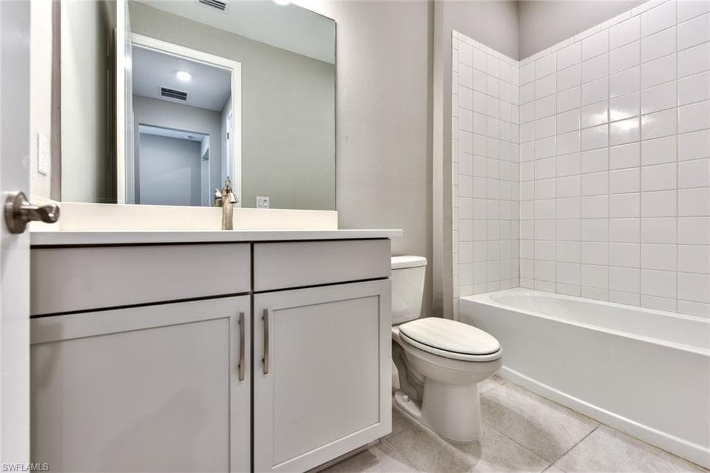 2066 Grove DR, NAPLES FL 34120-18