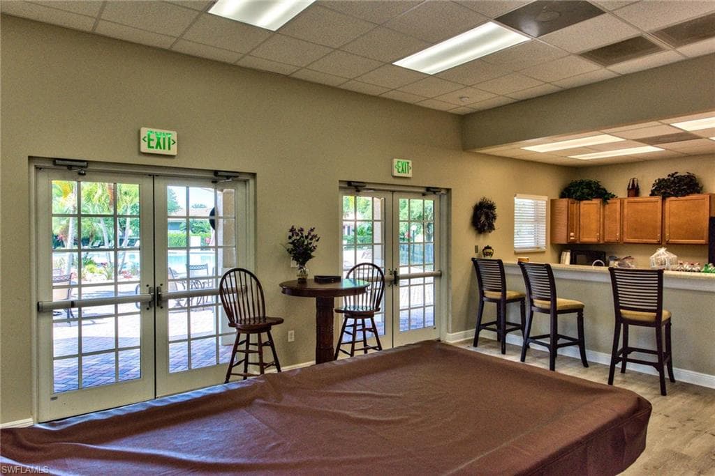 2066 Grove DR, NAPLES FL 34120-28