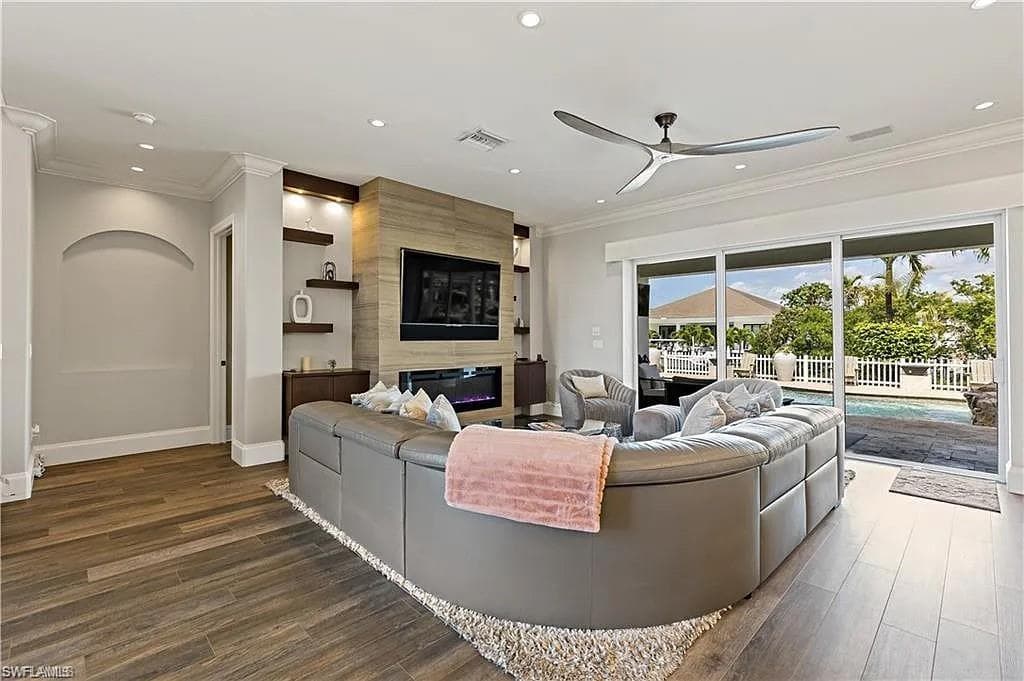 1435 Osprey AVE, NAPLES FL 34102-8