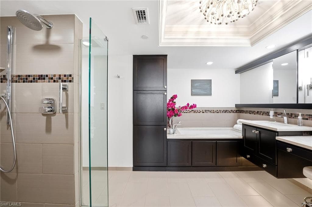 2400 Gulf Shore BLVD N 502-24