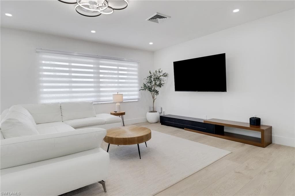 4625 Forest Glen DR, NORTH FORT MYERS FL 33903-4