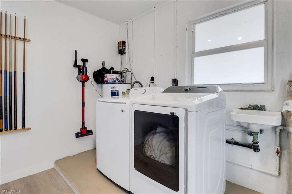 4625 Forest Glen DR, NORTH FORT MYERS FL 33903-24