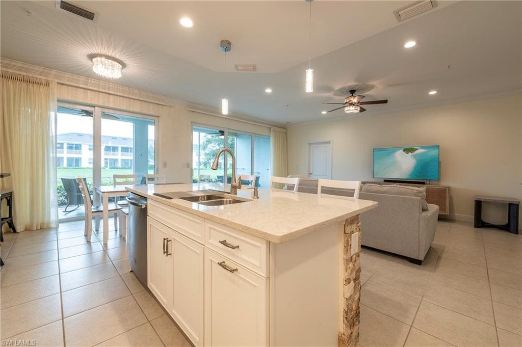 6954 Avalon CIR # 702, NAPLES FL 34112-16