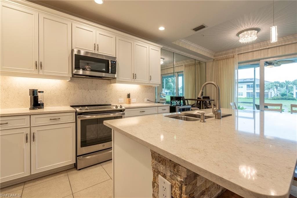 6954 Avalon CIR # 702, NAPLES FL 34112-15