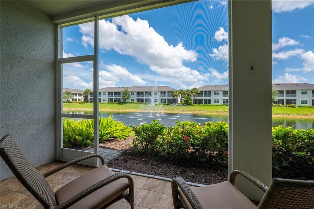 6954 Avalon CIR # 702, NAPLES FL 34112-25