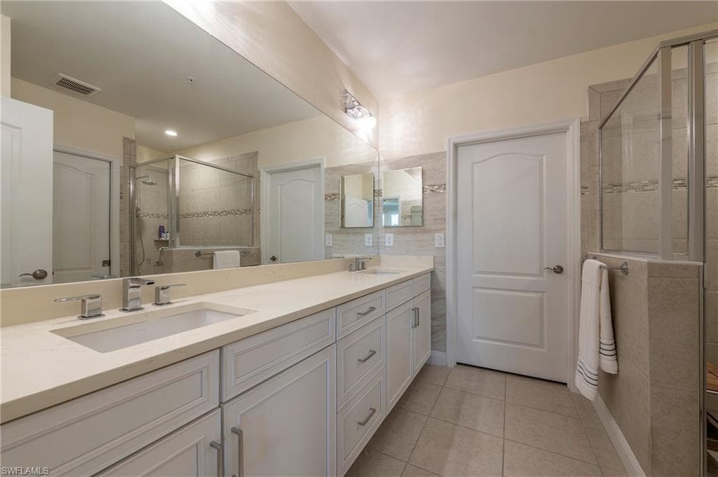 6954 Avalon CIR # 702, NAPLES FL 34112-13