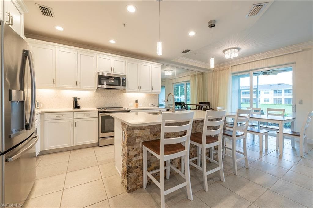 6954 Avalon CIR # 702, NAPLES FL 34112-14