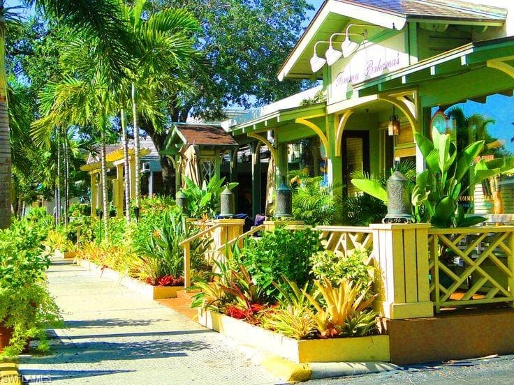 6954 Avalon CIR # 702, NAPLES FL 34112-28