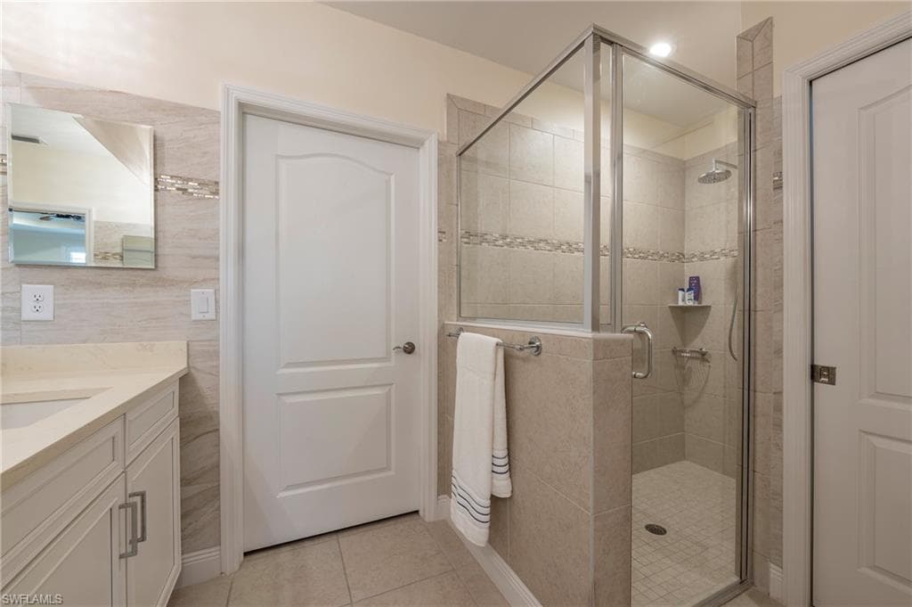 6954 Avalon CIR # 702, NAPLES FL 34112-7