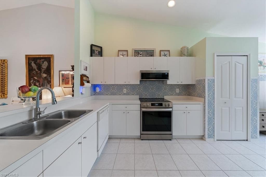 5485 Whitten DR # 119, NAPLES FL 34104-4