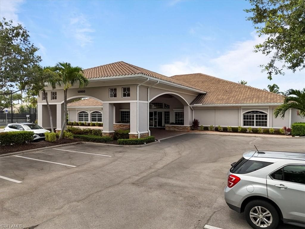 7685 Bay Lake DR, FORT MYERS FL 33907-35