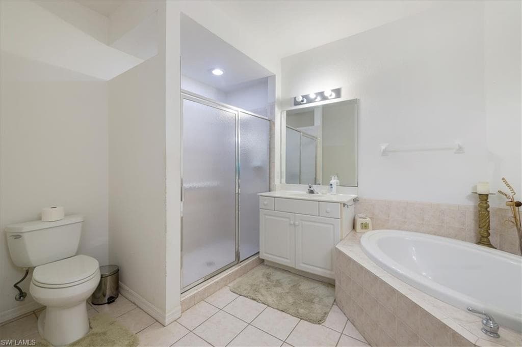 7685 Bay Lake DR, FORT MYERS FL 33907-33