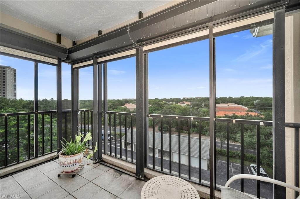 900 Arbor Lake DR # 505, NAPLES FL 34110-25