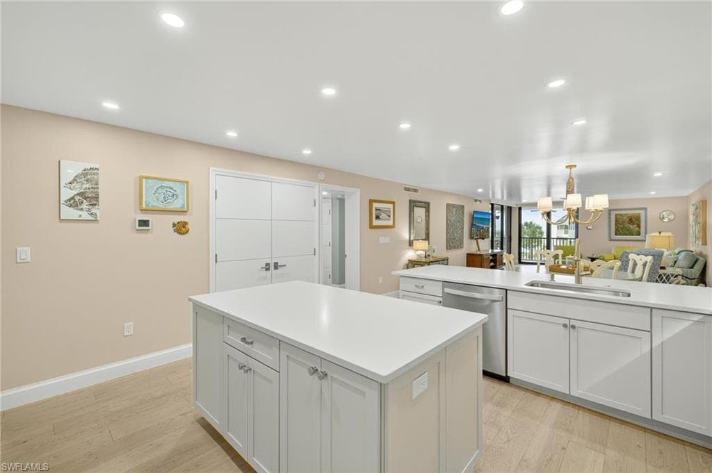 2929 W Gulf DR # 207, SANIBEL FL 33957-17