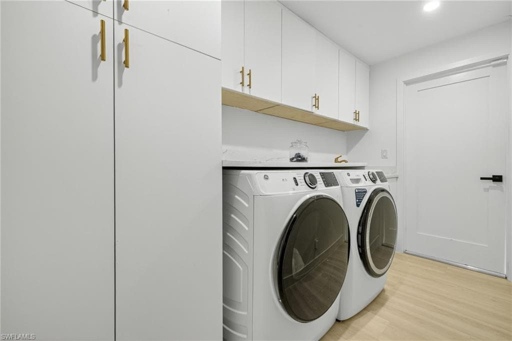 1377 Sand Castle RD, SANIBEL FL 33957-31