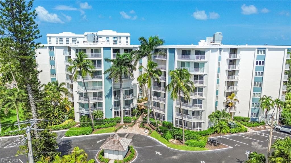 1300 Gulf Shore BLVD N 700-26