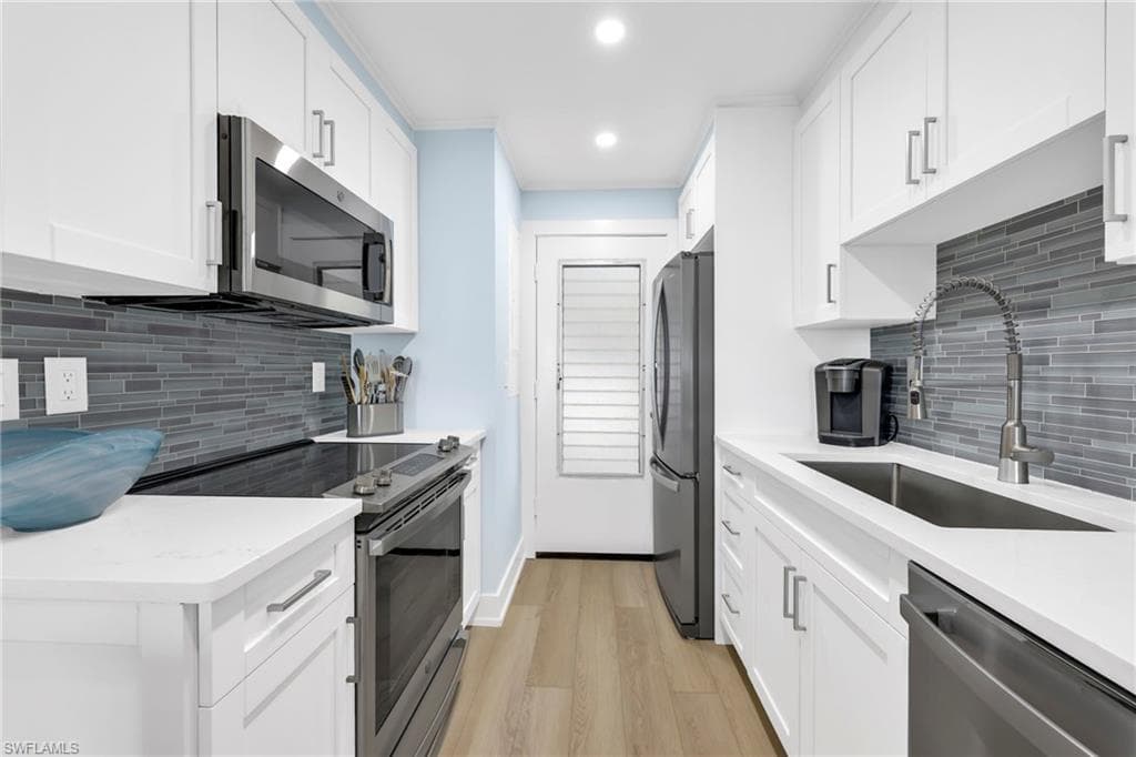 1300 Gulf Shore BLVD N 700-9