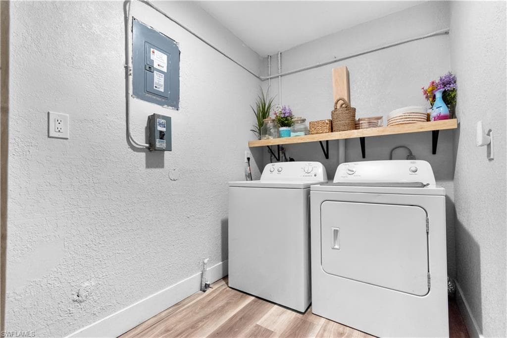 1373 Morningside DR, FORT MYERS FL 33901-24