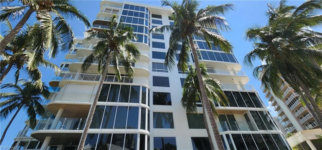 20 Seagate DR # 301, NAPLES FL 34103-22