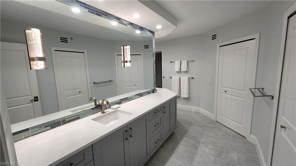 20 Seagate DR # 301, NAPLES FL 34103-12