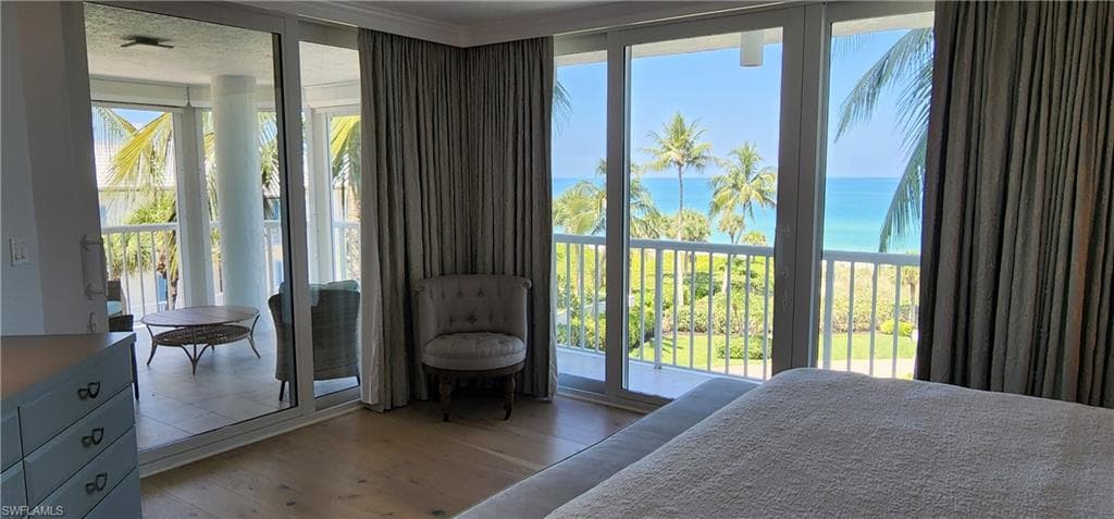 20 Seagate DR # 301, NAPLES FL 34103-11