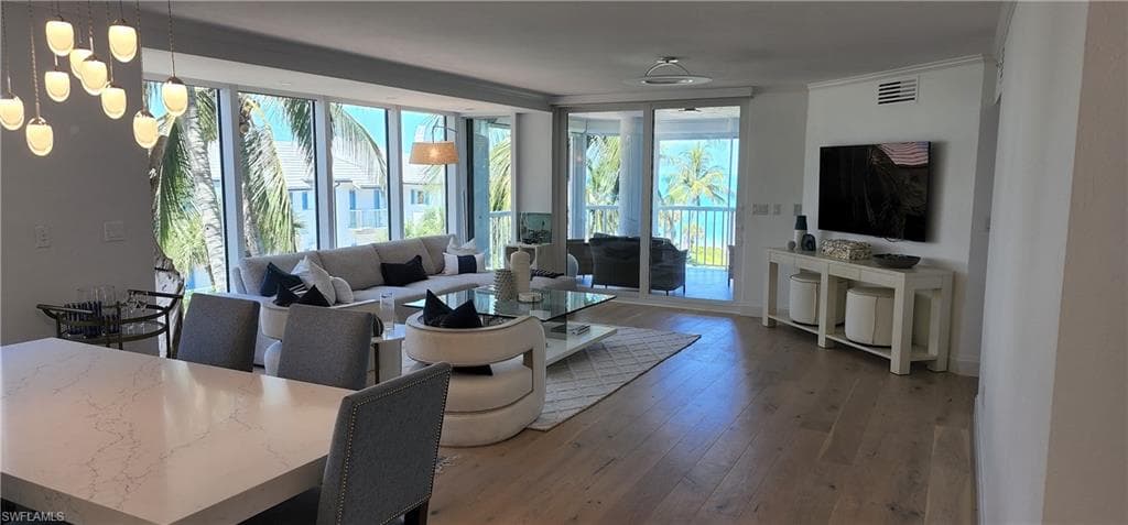 20 Seagate DR # 301, NAPLES FL 34103-2