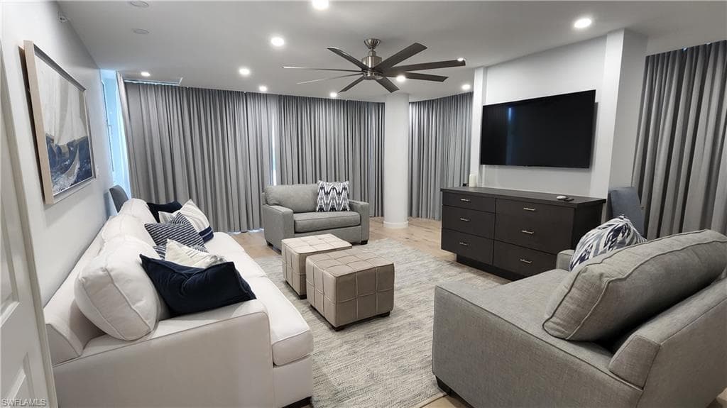 20 Seagate DR # 301, NAPLES FL 34103-19