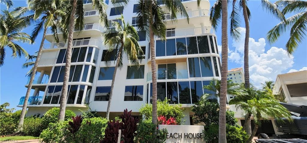 20 Seagate DR # 301, NAPLES FL 34103-28
